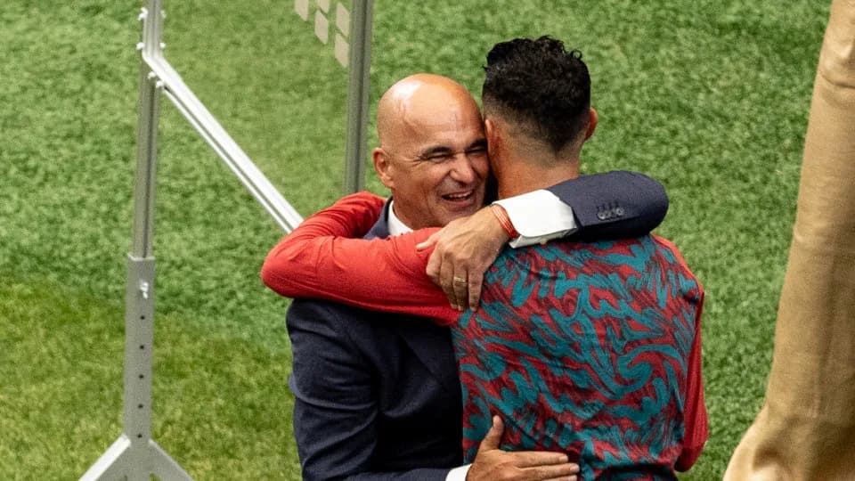 Ferdinand visa Roberto Martínez por Cristiano Ronaldo: "Pagam-lhe muito…"