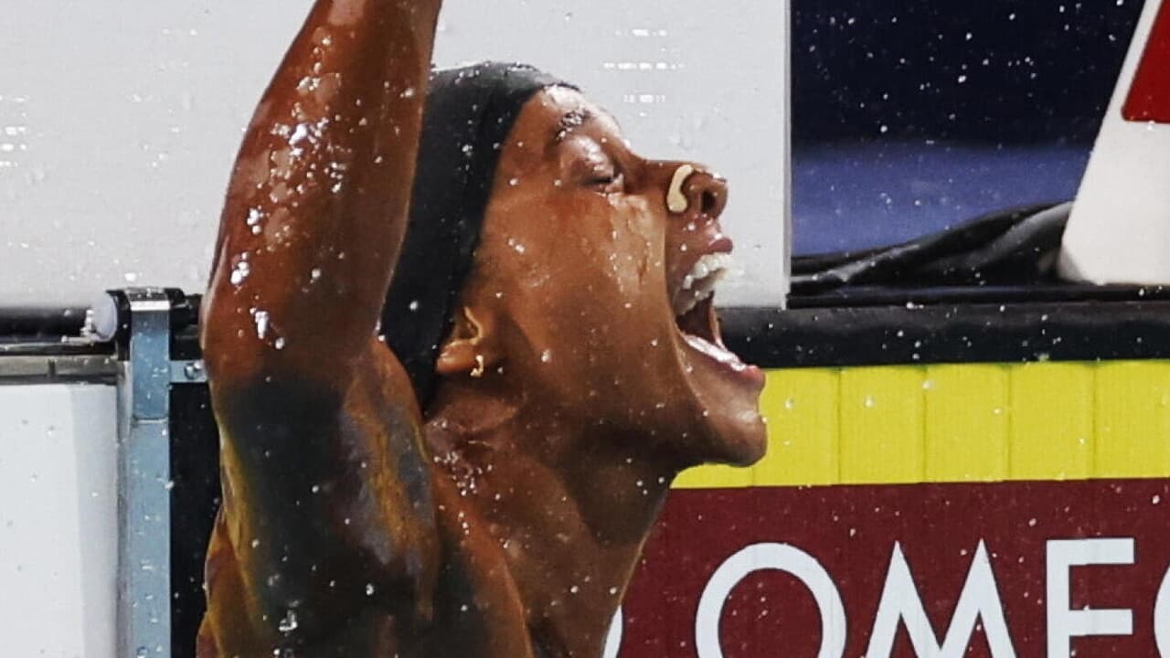 Europei di nuoto: Curtis record del mondo nei 50 dorso, argento alla staffetta donne